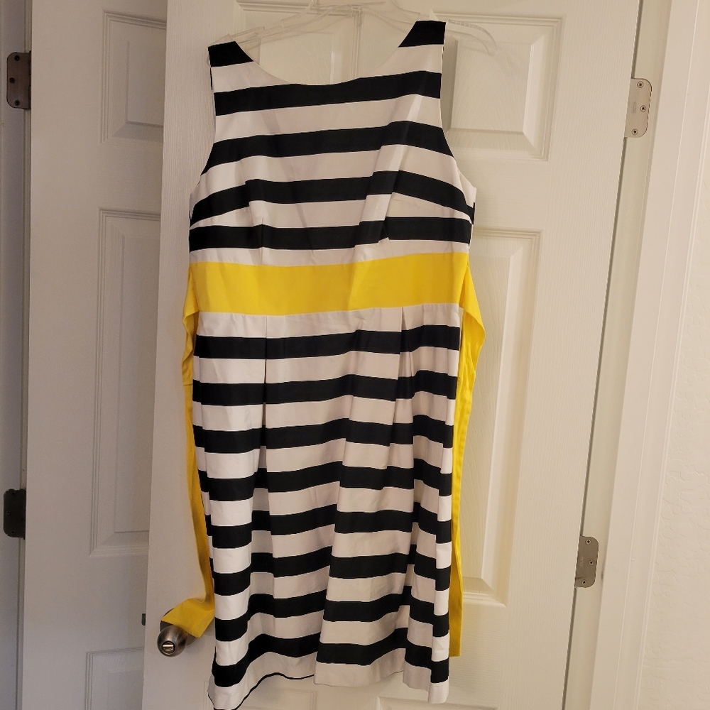 Sleeveless dress